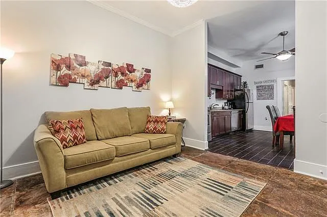 2 bed, 1.0 bath, 875 sqft, $2,300 — Photo 3