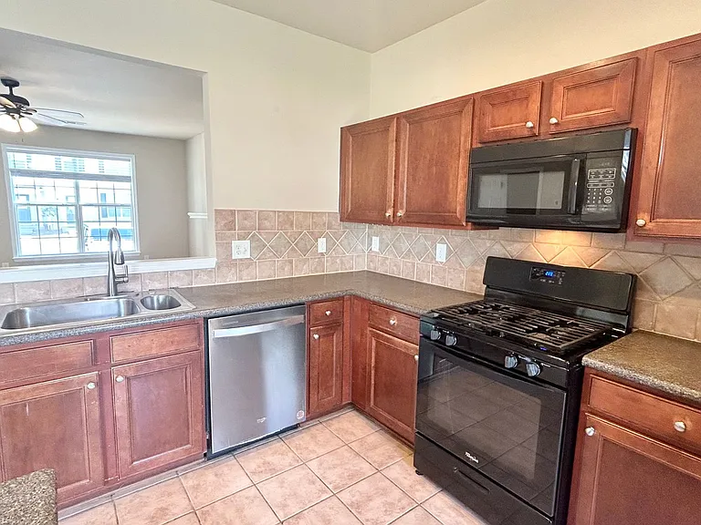 933 Prestwyck Ct — Photo 10
