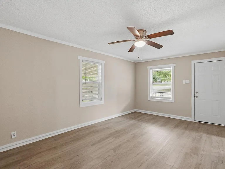 500 E Heron St — Photo 25