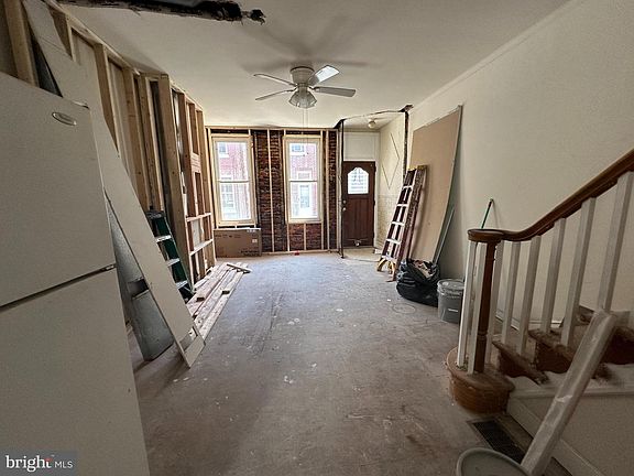 4th image of 853 Mercer St