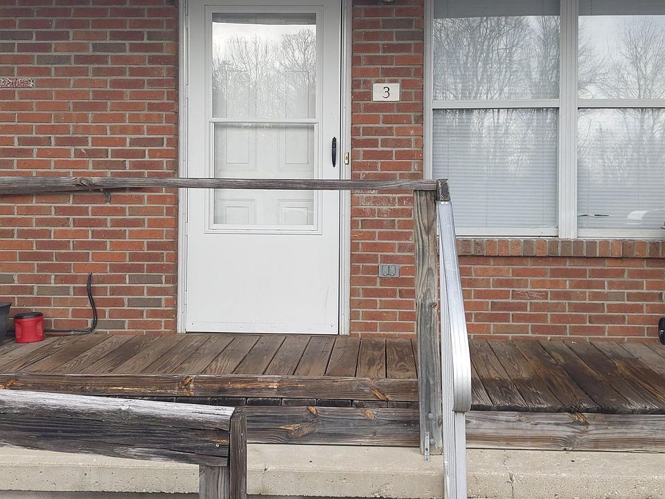 1st image of 10 Cambridge Dr APT 3
