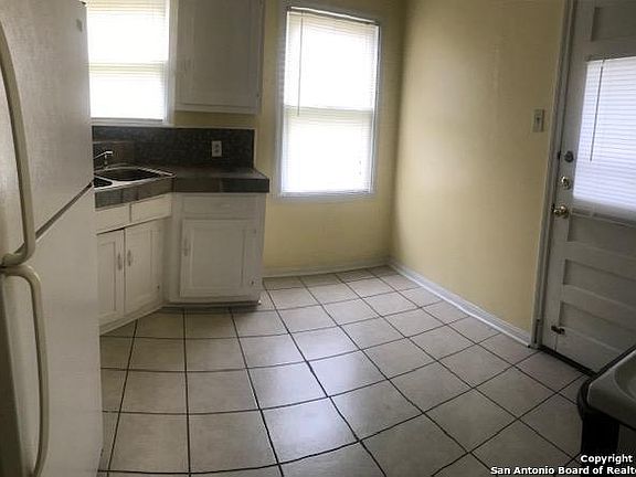 3rd image of 143 El Monte Blvd