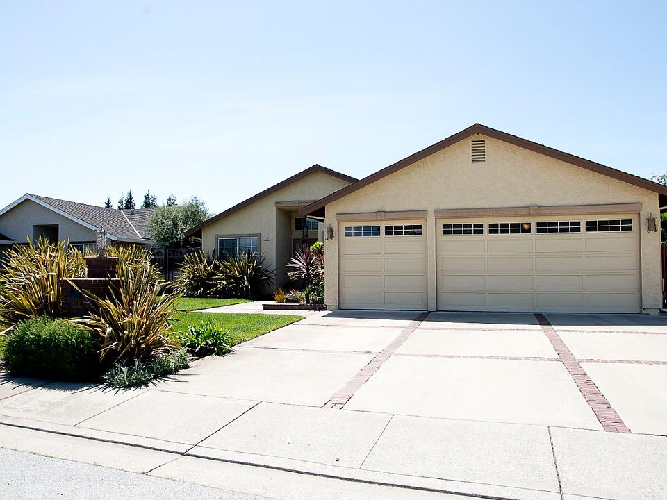 1st image of 17399 Walnut Grove Dr