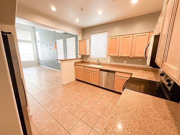5th image of 1225 N 36th St Unit 1068