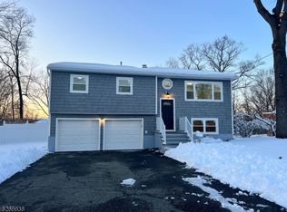 408 Nariticong Ave, Hopatcong, NJ 07843