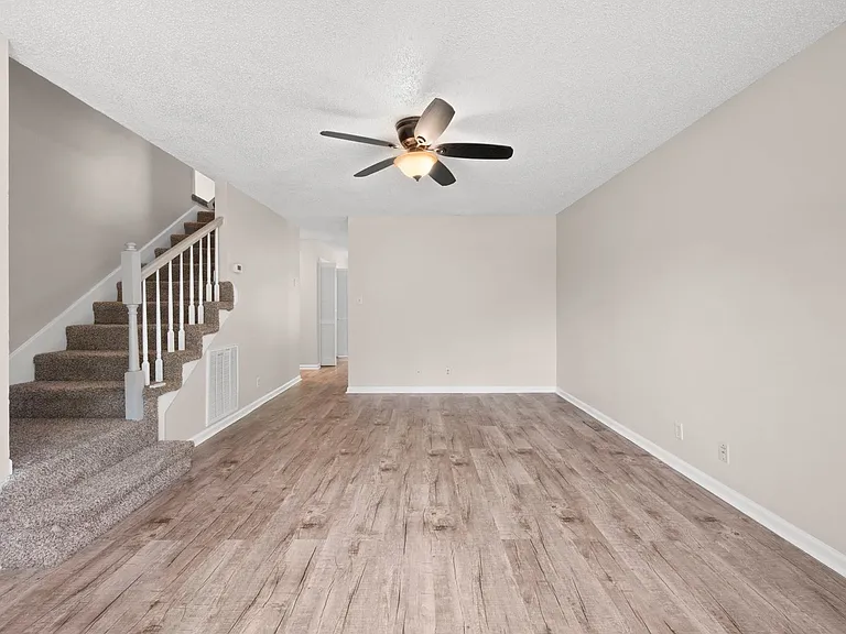 907 Desota Ln — Photo 9