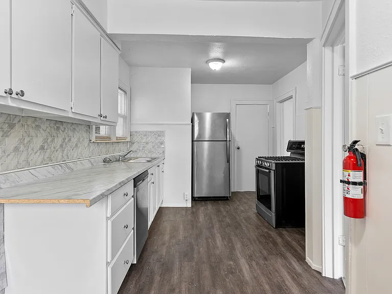 1386 Charter St #3 — Photo 3