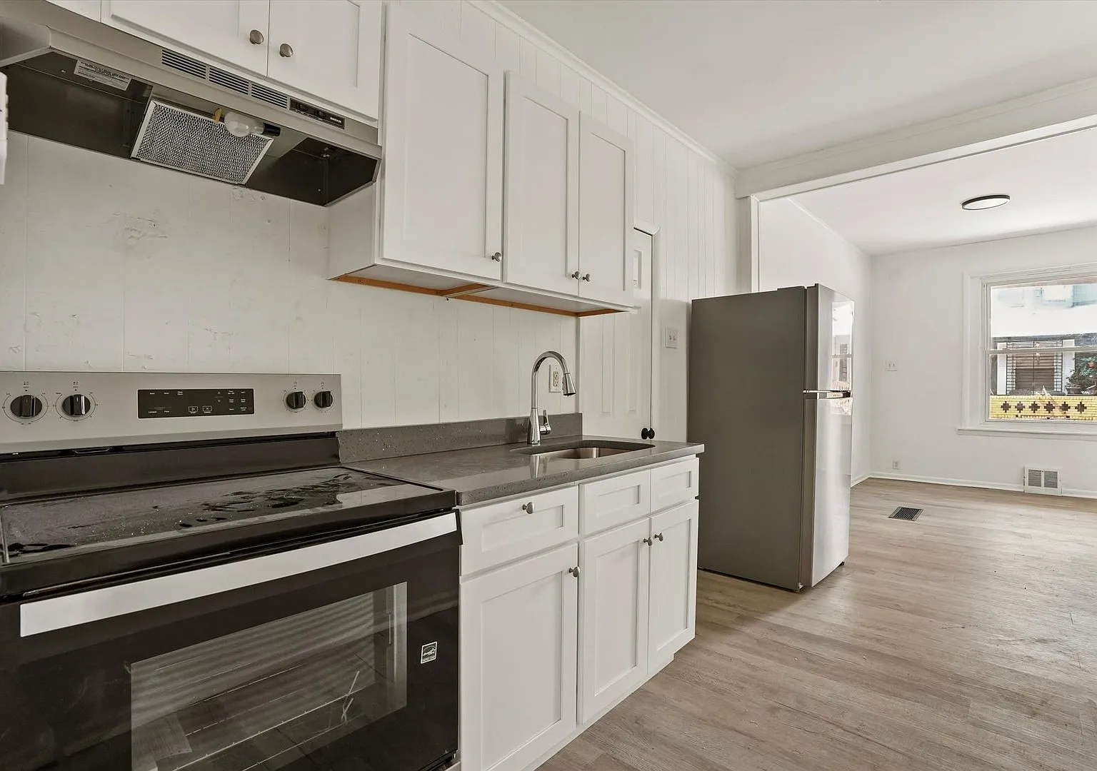 227 N Simpson St — Photo 4
