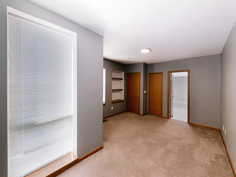 252 S Washington Ave — Photo 23