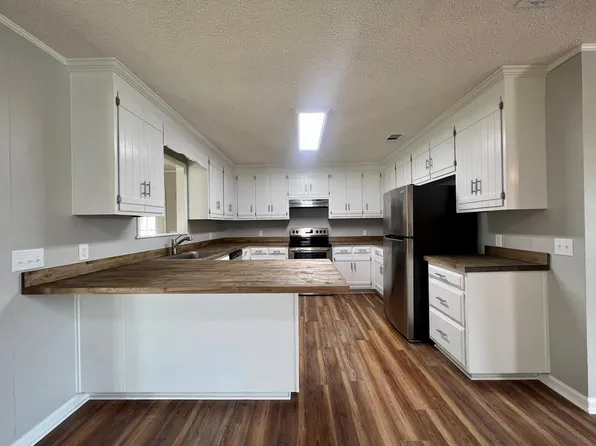 160 Peter Coffee Rd, Fitzgerald, GA 31750