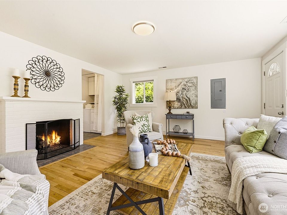 1st image of 2722 NE Blakeley Street