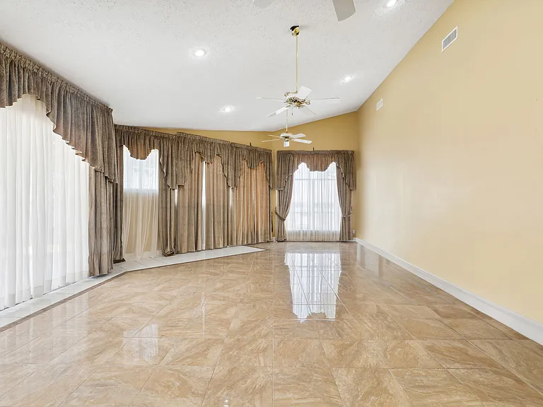 111 Florida Ave — Photo 11