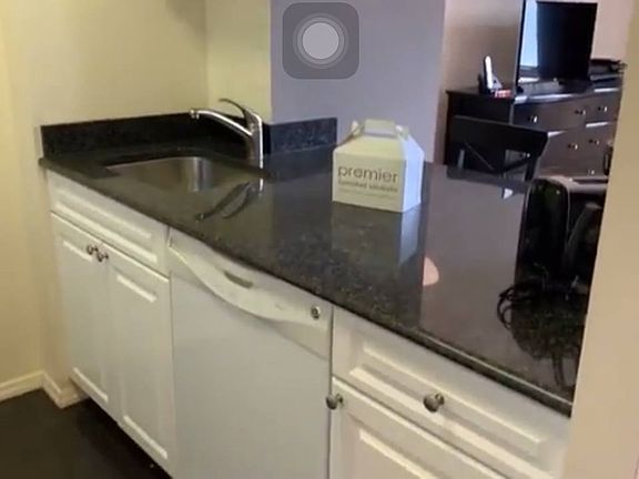 4th image of 150 W 51st St APT 833