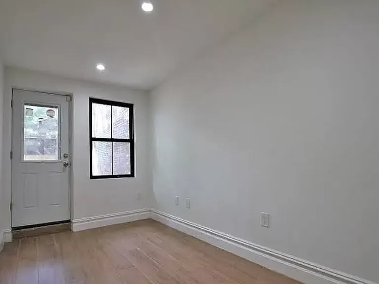 881 Park Ave #1 — Photo 5
