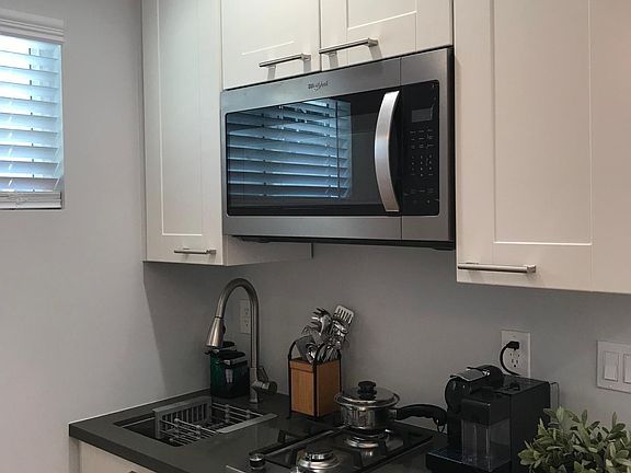 4th image of 14118 Califa St
