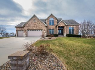 13 Crooked Creek Ct, Bloomington, IL 61705
