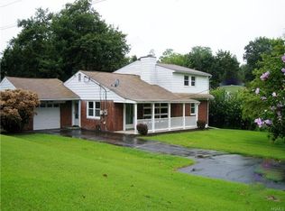 5 Beekman Ln, Poughkeepsie, NY 12603