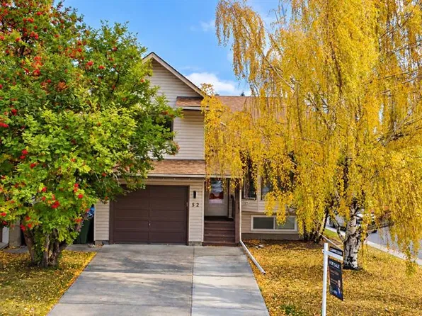52 S Cedargrove Way SW, Calgary, AB T2W 4V2