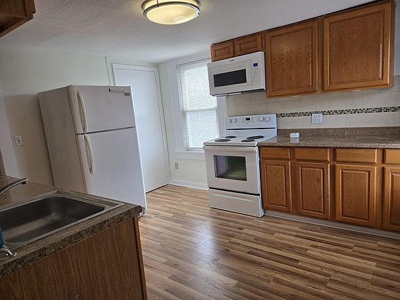 4th image of 65 Terrace Ave Floor 2