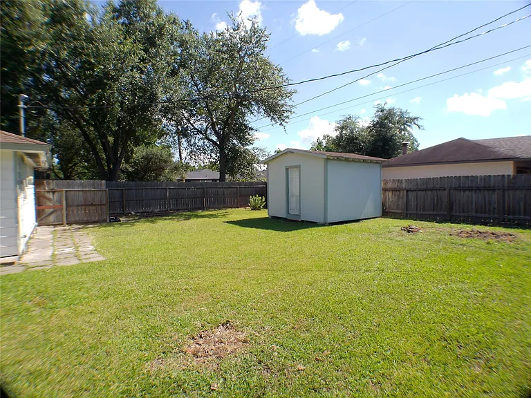 1301 Glenmore Dr — Photo 31