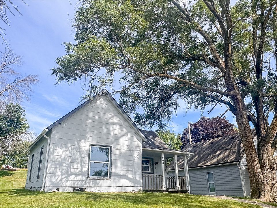 1st image of 606 N 3rd St