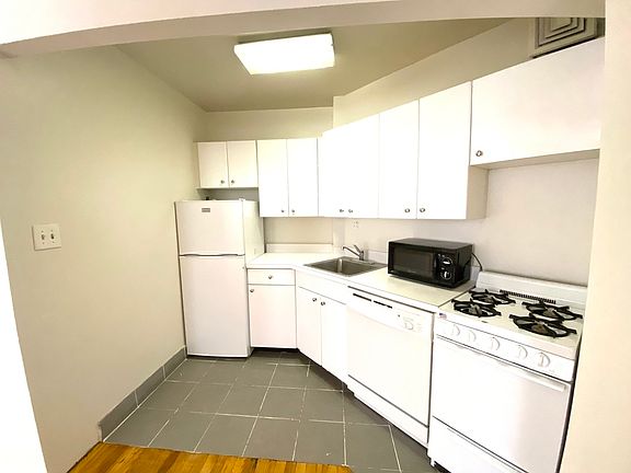 4th image of 97 5th Ave APT 7D