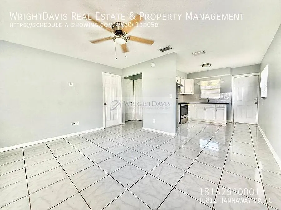 Cozy 2/1 Duplex in Riverview — Photo 4