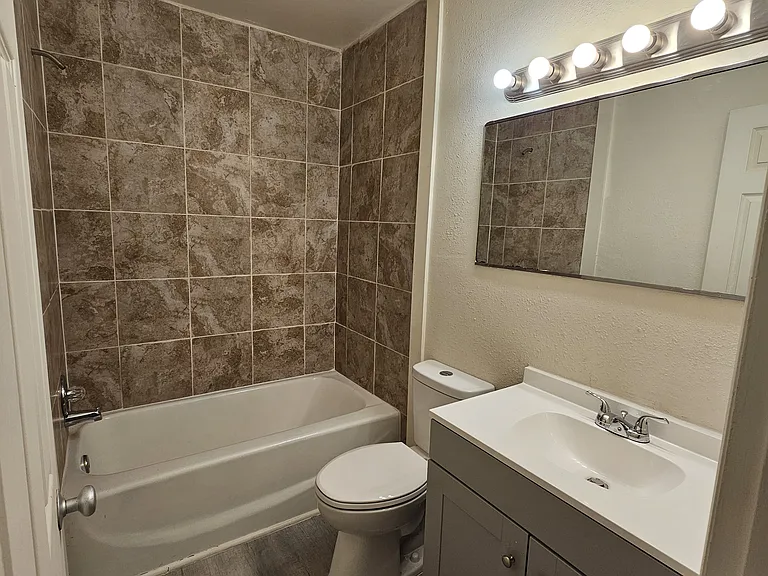 781 SE Church Ave #204 — Photo 4