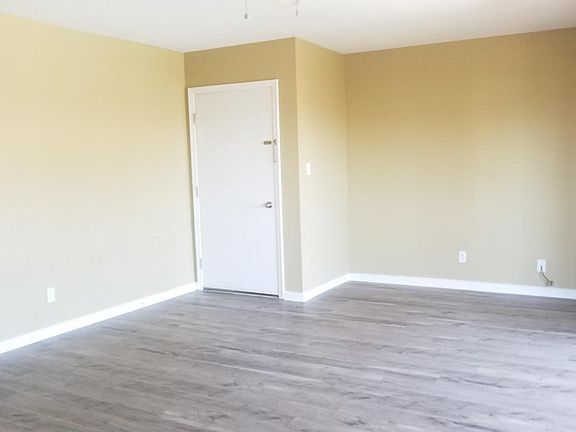 3rd image of 931 Palm Springs Blvd APT D