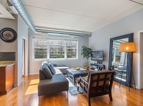 2nd image of 873 N Larrabee St APT 405