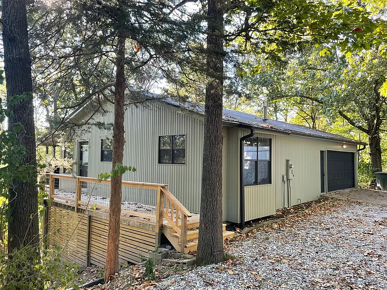 11440 Lakeview Dr — Photo 1