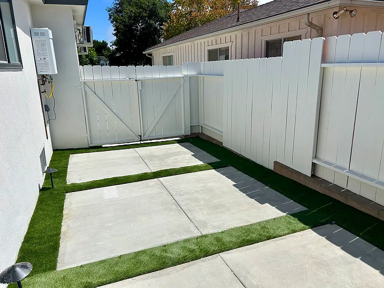 1354 Chalcedony St — Photo 12