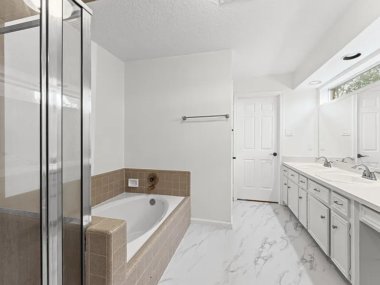 110 Shadow Wood Dr — Photo 12