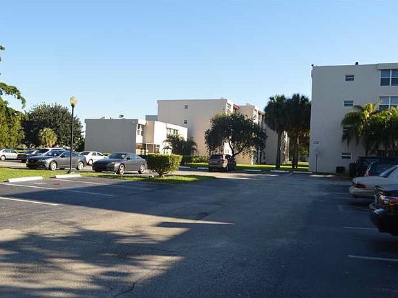 4th image of 9441 Evergreen Pl APT 104