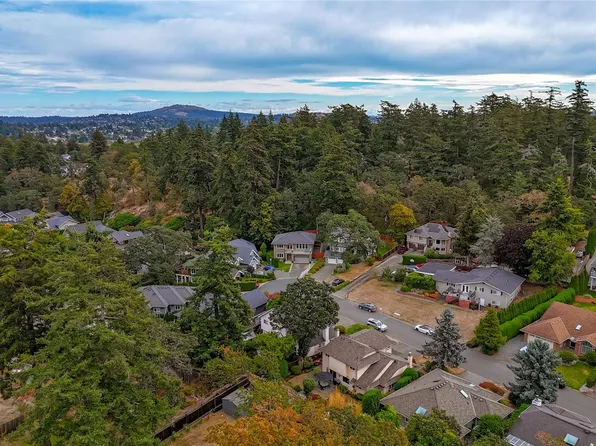 3847 Cardie Ct, Saanich, BC V8Z 7G8