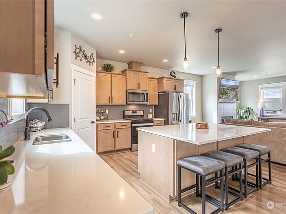 5th image of 3033 N Breckenridge Dr