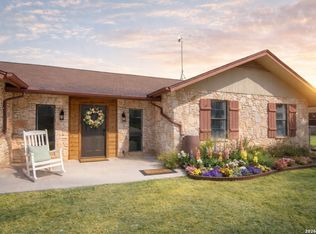 909 Voges, Poth, TX 78147