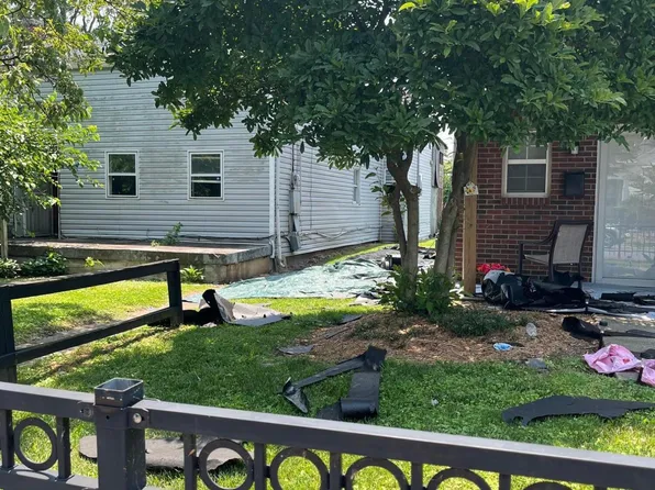 2824 W Market St, Louisville, KY 40212