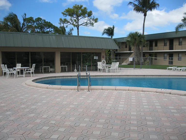1041 SE Monterey Rd #B — Photo 18