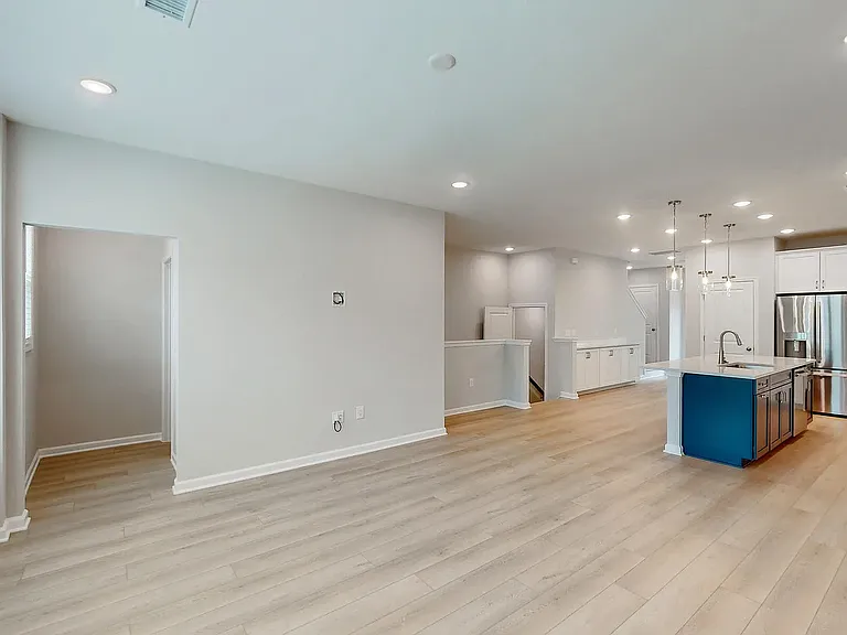 2721 Hunter Woods Dr — Photo 6