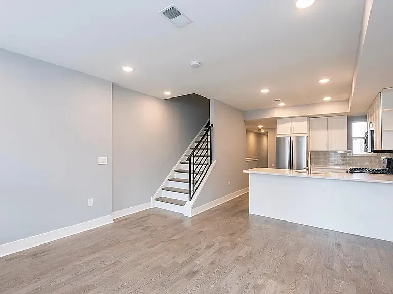 3 bed, 1300 sqft, $2,199 — Photo 4