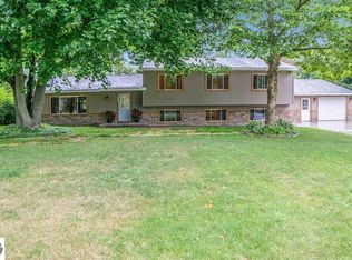 544 9th St, Frankfort, MI 49635