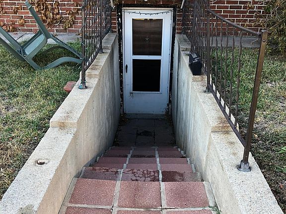 2nd image of 1396 Newton St