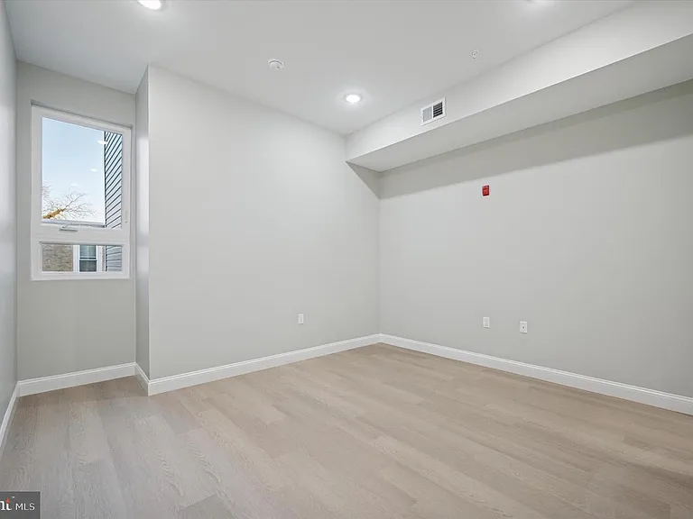 103 N 63rd St #5-5-5 — Photo 8