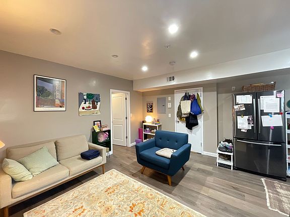4th image of 733 South St #2