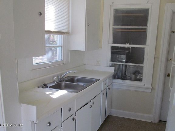 3rd image of 750 ST CLAIR Street