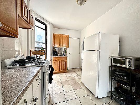 4th image of 368 W 127th St APT 20