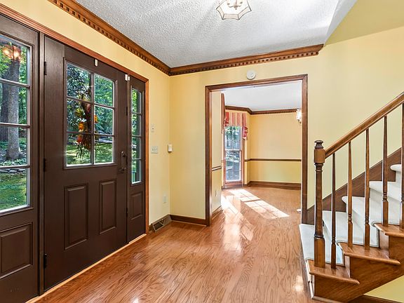 5th image of 105 Old Forest Ln