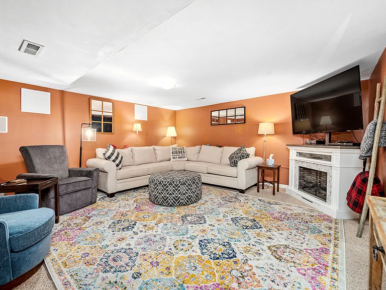 Listing photo 5