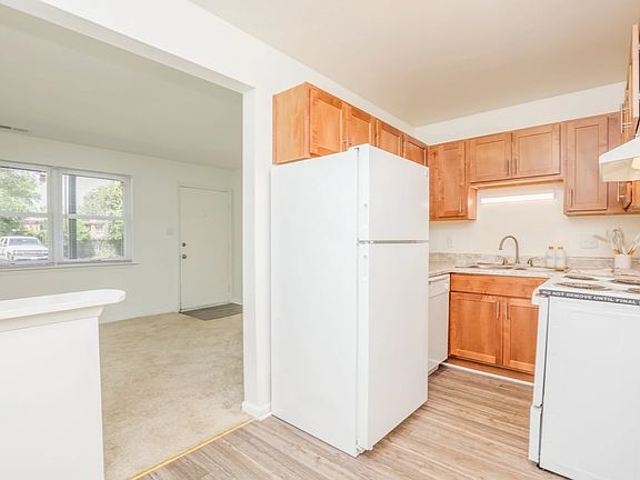 3rd image of 901 Barberton Ct #108